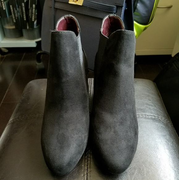 BCBGeneration Dolan Heeled Chelsea Ankle Boot - Picture 6 of 8